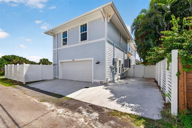 239 39TH AVENUE NE, St Petersburg, FL 33703