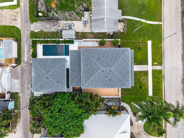 239 39TH AVENUE NE, St Petersburg, FL 33703