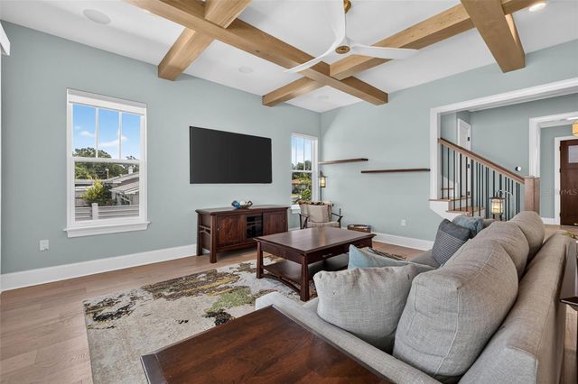 239 39TH AVENUE NE, St Petersburg, FL 33703