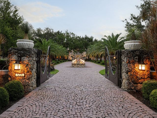 5771 SW 94th St, Pinecrest, FL 33156