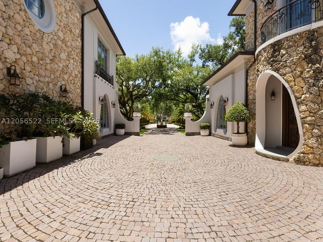5771 SW 94th St, Pinecrest, FL 33156