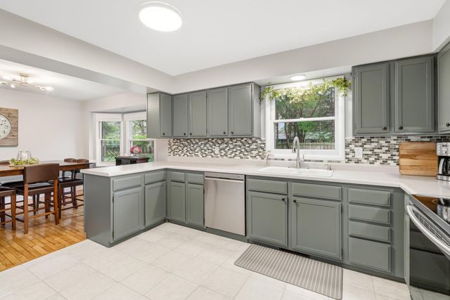 1027 Piccadilly Road, Kalamazoo, MI 49006