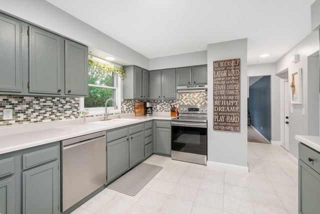 1027 Piccadilly Road, Kalamazoo, MI 49006