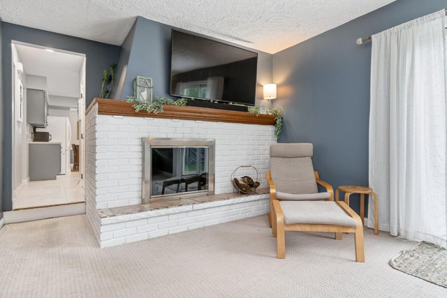 1027 Piccadilly Road, Kalamazoo, MI 49006