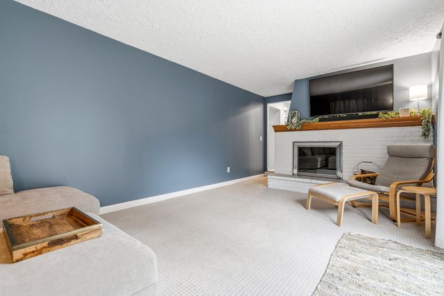 1027 Piccadilly Road, Kalamazoo, MI 49006