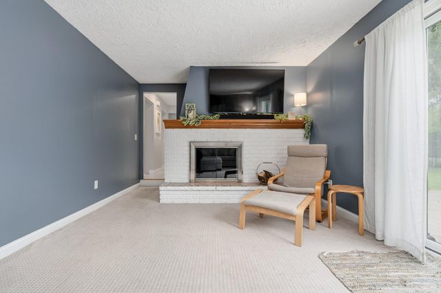 1027 Piccadilly Road, Kalamazoo, MI 49006