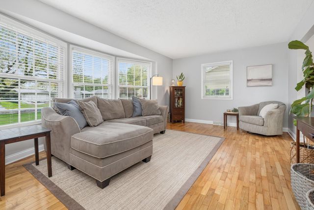 1027 Piccadilly Road, Kalamazoo, MI 49006