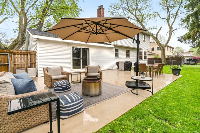 1027 Piccadilly Road, Kalamazoo, MI 49006