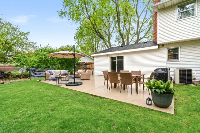 1027 Piccadilly Road, Kalamazoo, MI 49006