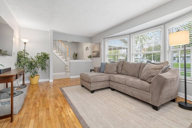 1027 Piccadilly Road, Kalamazoo, MI 49006