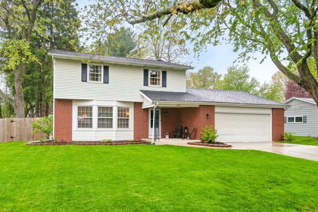1027 Piccadilly Road, Kalamazoo, MI 49006