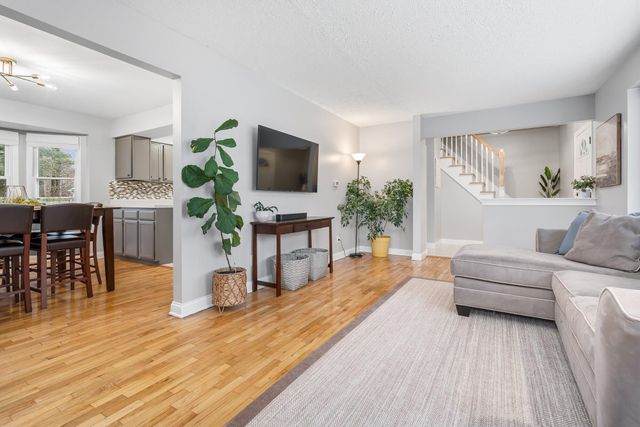 1027 Piccadilly Road, Kalamazoo, MI 49006