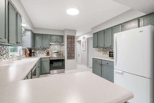 1027 Piccadilly Road, Kalamazoo, MI 49006