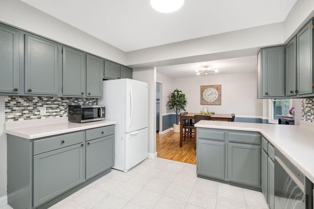 1027 Piccadilly Road, Kalamazoo, MI 49006
