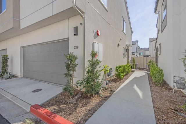 219 Canopy Trails Place, Fallbrook, CA 92028