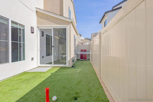 219 Canopy Trails Place, Fallbrook, CA 92028