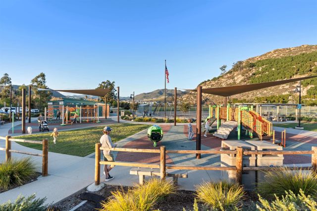 219 Canopy Trails Pl, Fallbrook, CA 92028