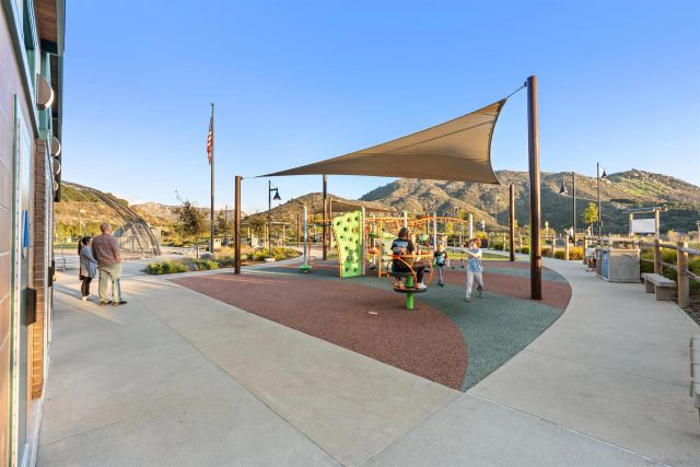 219 Canopy Trails Pl, Fallbrook, CA 92028