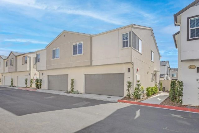 219 Canopy Trails Place, Fallbrook, CA 92028