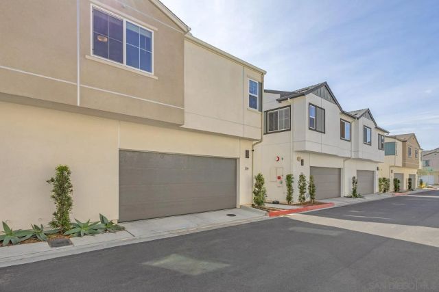 219 Canopy Trails Place, Fallbrook, CA 92028