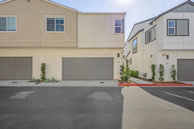 219 Canopy Trails Place, Fallbrook, CA 92028