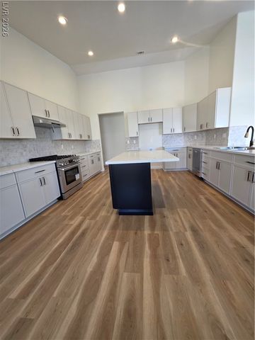 7430 Bisonwood Avenue, Las Vegas, NV 89131