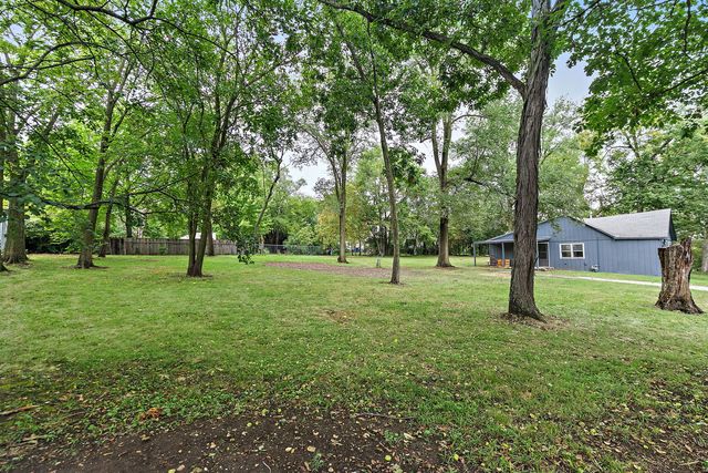 7N066 Woodlawn Avenue, St. Charles, IL 60174