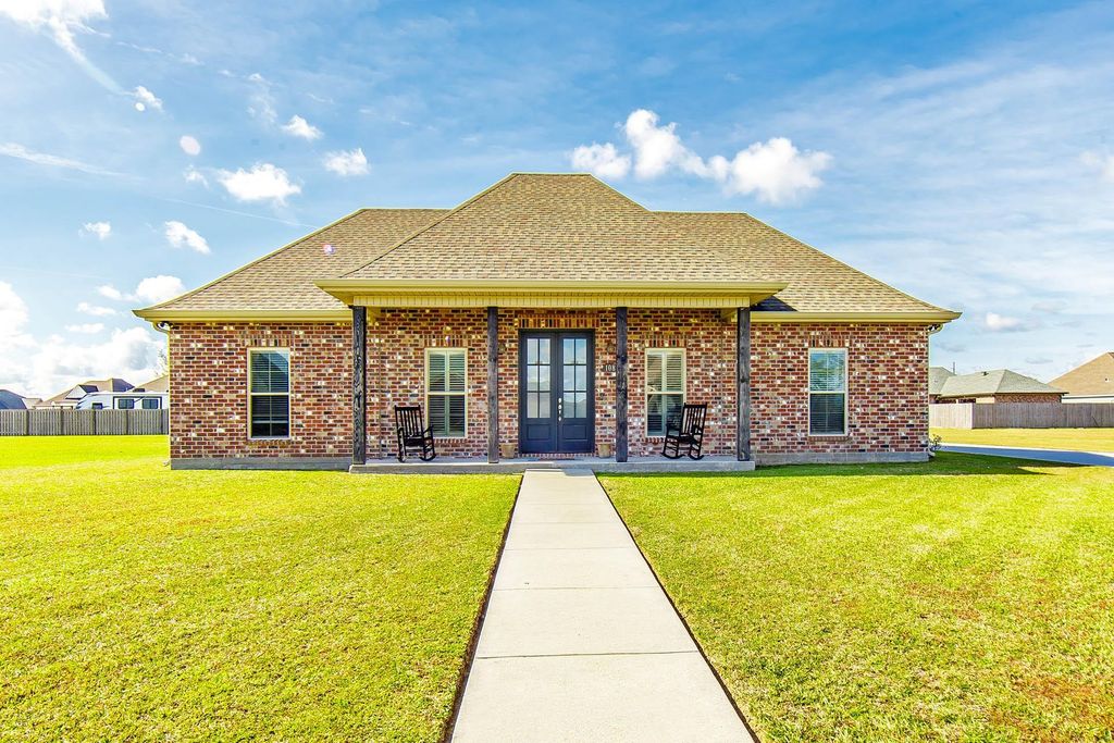 108 Rue Stephen Michael, Schriever, LA 70395