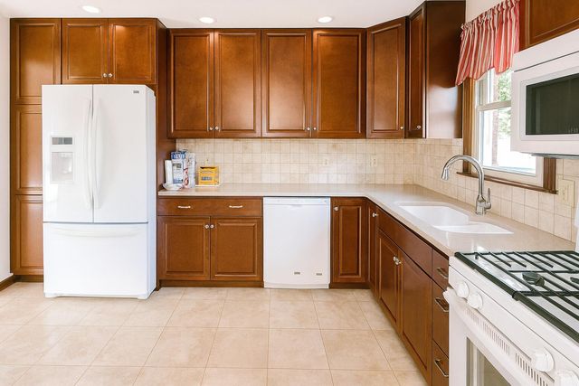 3631 Manor Drive, Highland, IN 46322