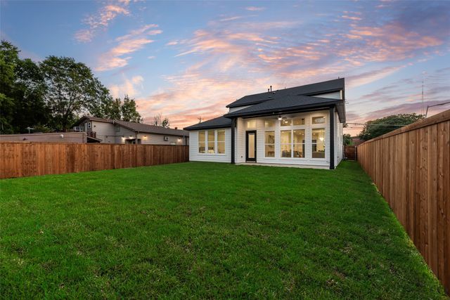 1392 Hartsdale Drive, Dallas, TX 75211
