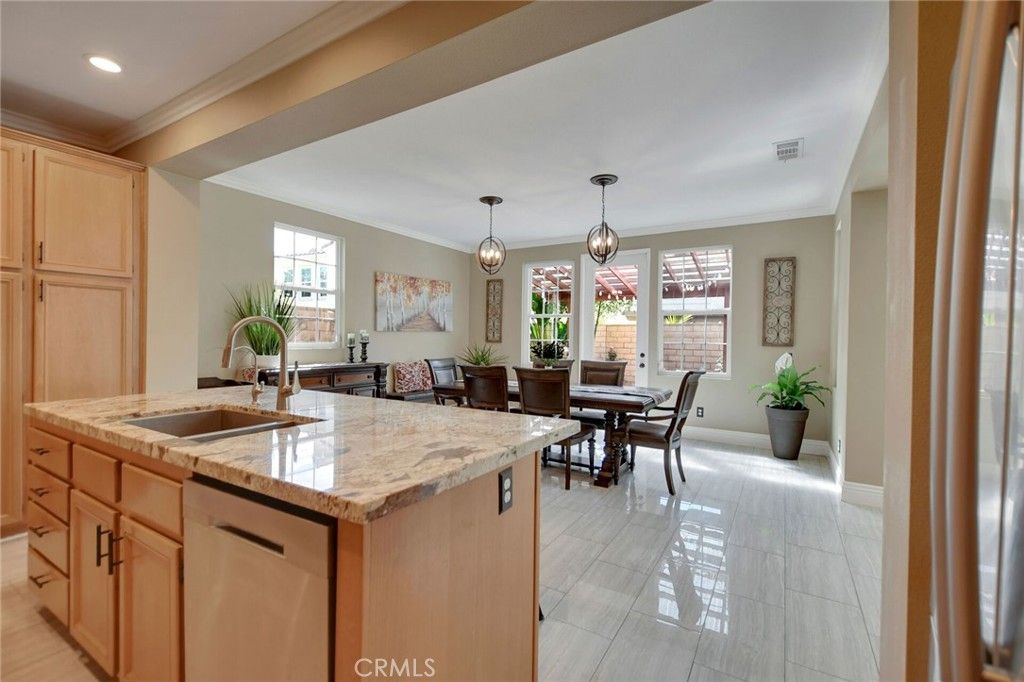 Image 11 of property listing at 4330 Altivo Lane, Corona, CA 92883