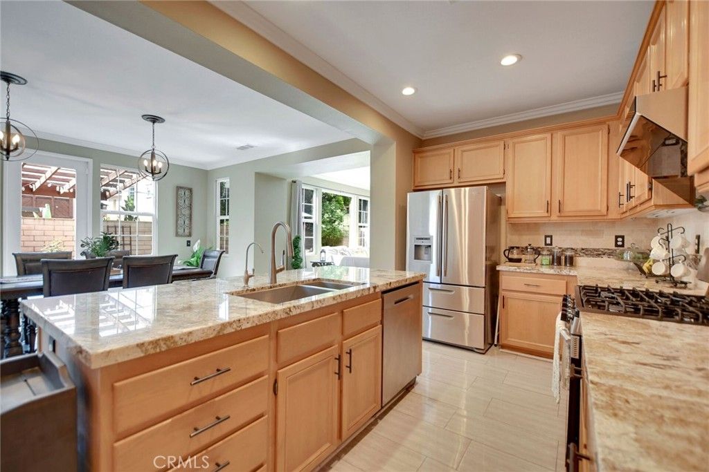 Image 12 of property listing at 4330 Altivo Lane, Corona, CA 92883