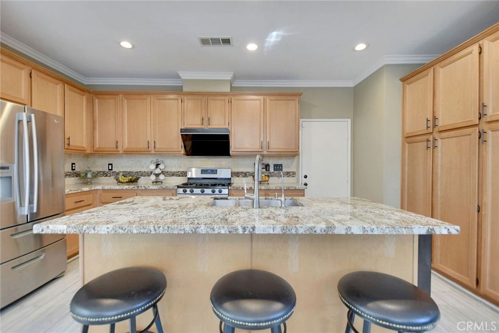 Image 9 of property listing at 4330 Altivo Lane, Corona, CA 92883