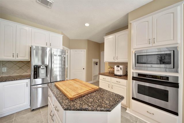 33134 Rainy Oaks Park, Magnolia, TX 77354