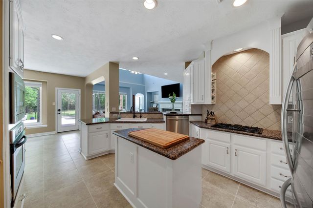 33134 Rainy Oaks Park, Magnolia, TX 77354