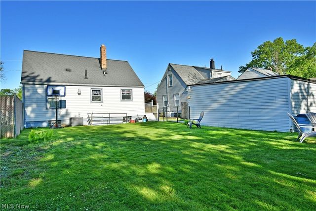 394 Meadowbrook Avenue SE, Warren, OH 44483