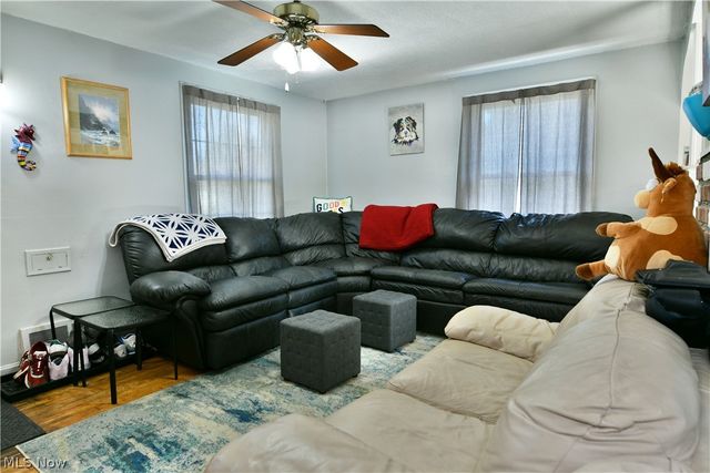 394 Meadowbrook Avenue SE, Warren, OH 44483