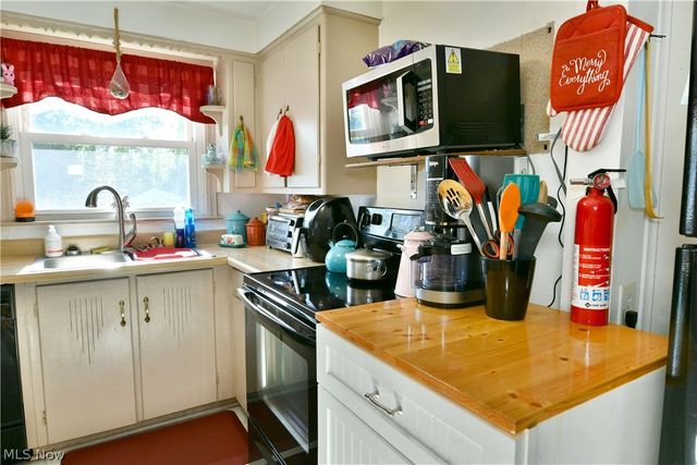 394 Meadowbrook Avenue SE, Warren, OH 44483