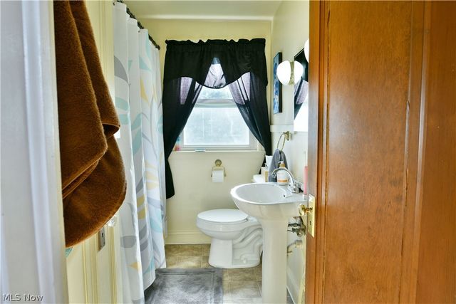 394 Meadowbrook Avenue SE, Warren, OH 44483