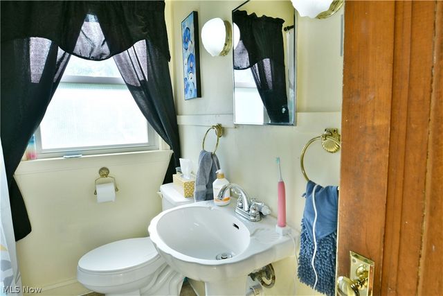 394 Meadowbrook Avenue SE, Warren, OH 44483