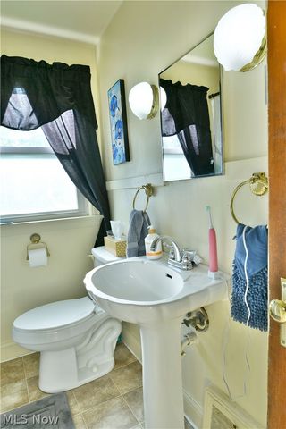 394 Meadowbrook Avenue SE, Warren, OH 44483
