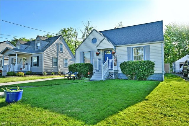 394 Meadowbrook Avenue SE, Warren, OH 44483