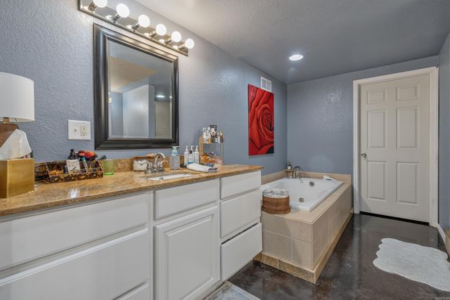 943 Twin Points Road, Hot Springs, AR 71913