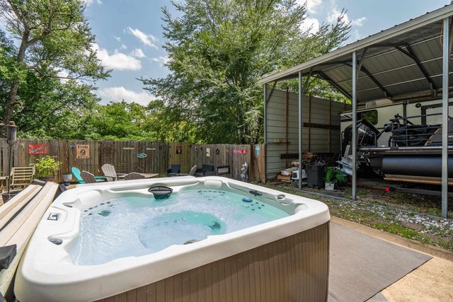 943 Twin Points Road, Hot Springs, AR 71913