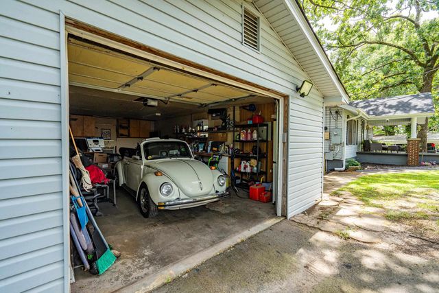 943 Twin Points Road, Hot Springs, AR 71913