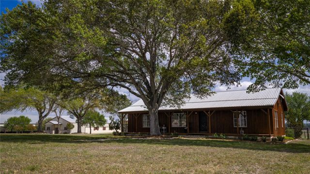 1119 Wolters Road, Schulenburg, TX 78956