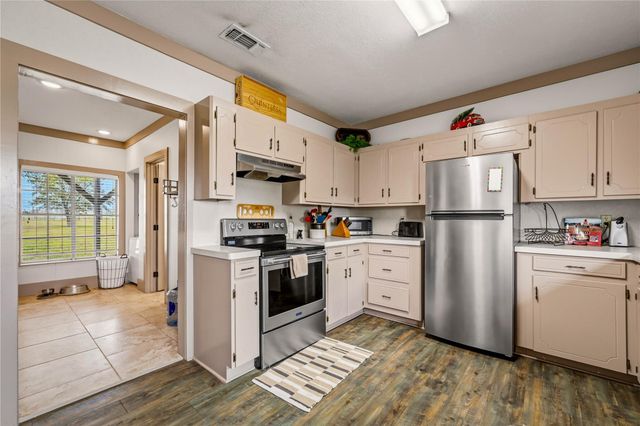 1119 Wolters Road, Schulenburg, TX 78956