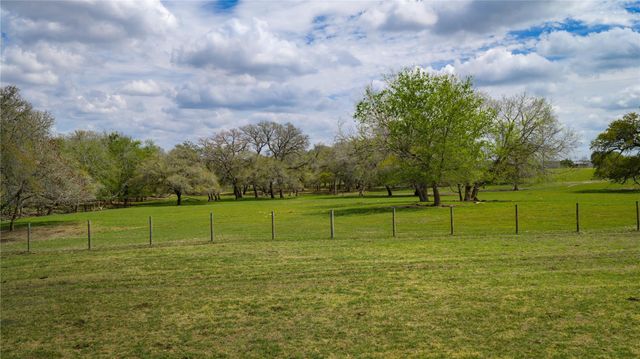1119 Wolters Road, Schulenburg, TX 78956