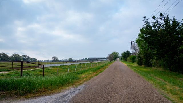 1119 Wolters Road, Schulenburg, TX 78956
