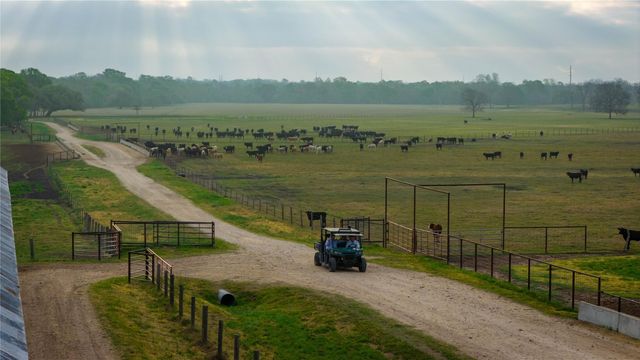 1119 Wolters Road, Schulenburg, TX 78956